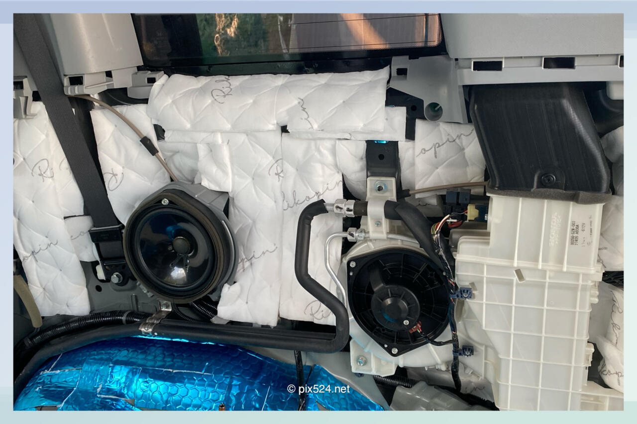 RK5車中泊仕様にカスタマイズ-フロア編：3列シートを撤去して構造変更！